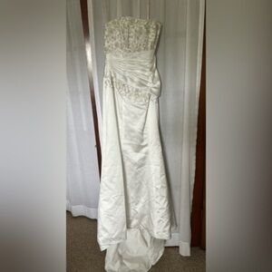 NWT - White Mermaid style Wedding Dress